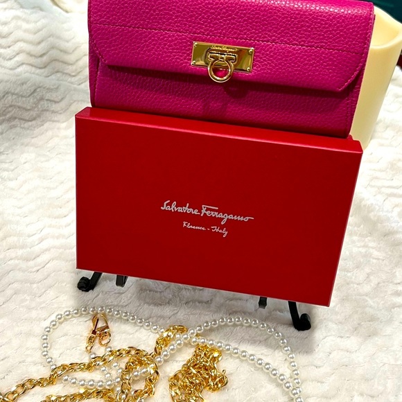 Salvatore Ferragamo long Bi-fold Wallet - Picture 7 of 16